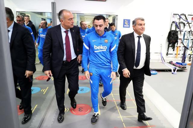 1636591066298047163.jpg xavi-hernandez-joanlaporta.jpg