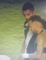 澳门新葡京娱乐城-赛后跟内马尔要球衣 达伽马右卫遭球迷当街质问!